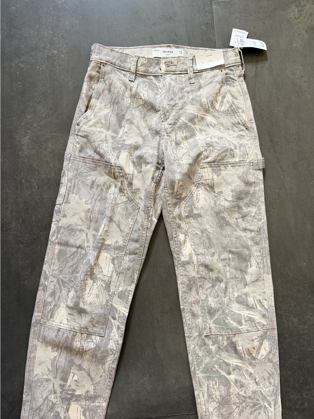 Hollister Men's Light Gray Camo Cargo Pants